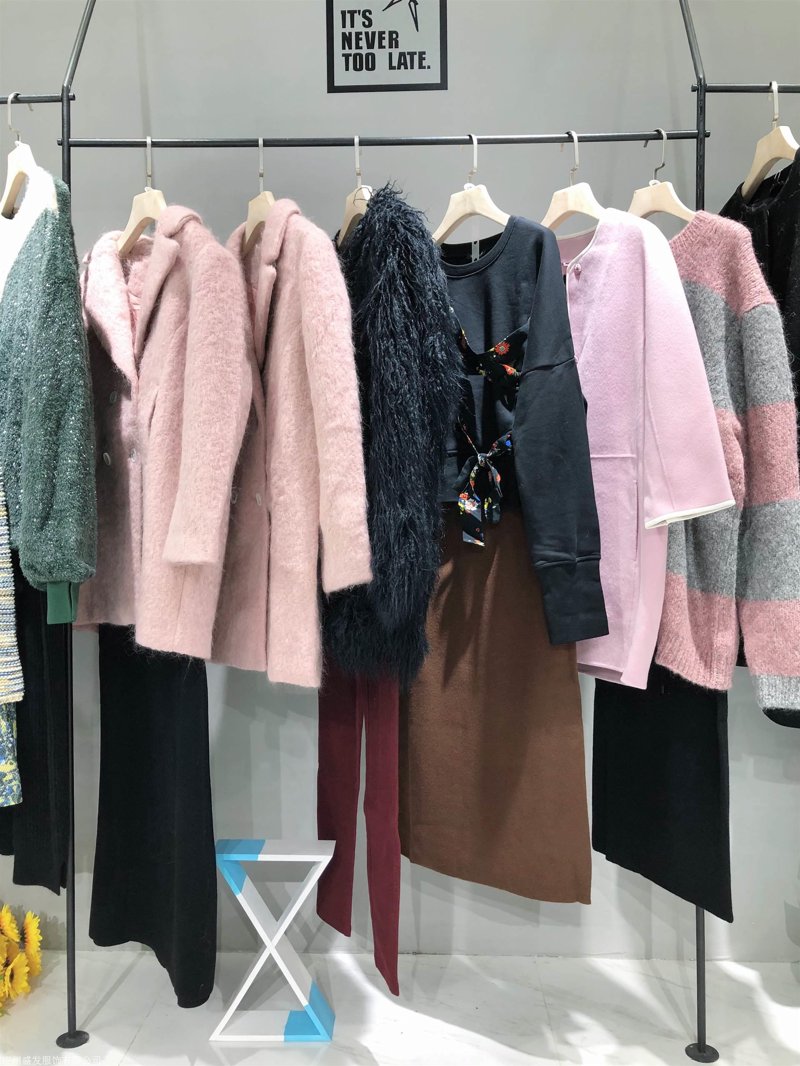 云洁服装行业动态：引领时尚新潮流